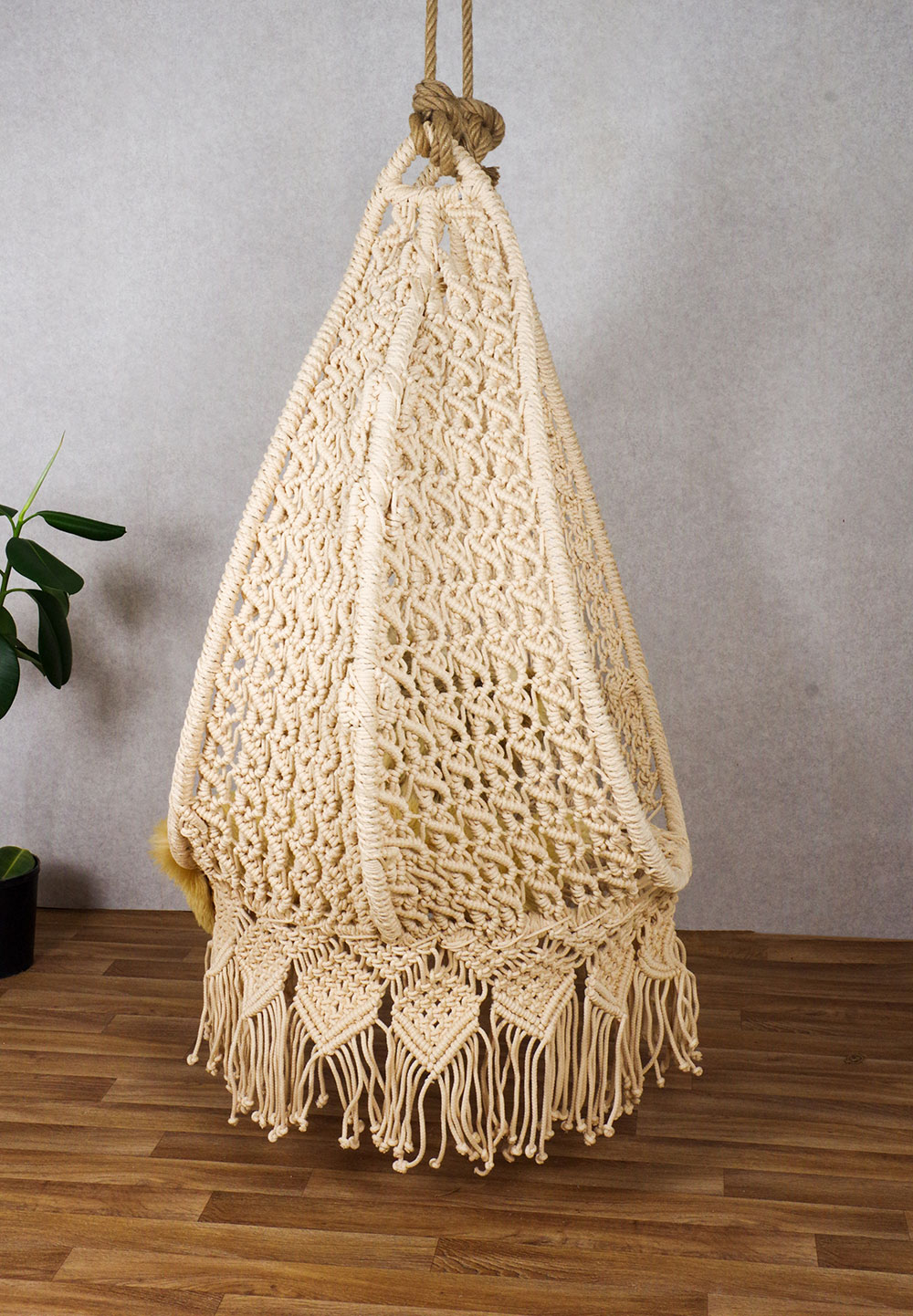 Charming-Beige-Macrame-Swing-chair4